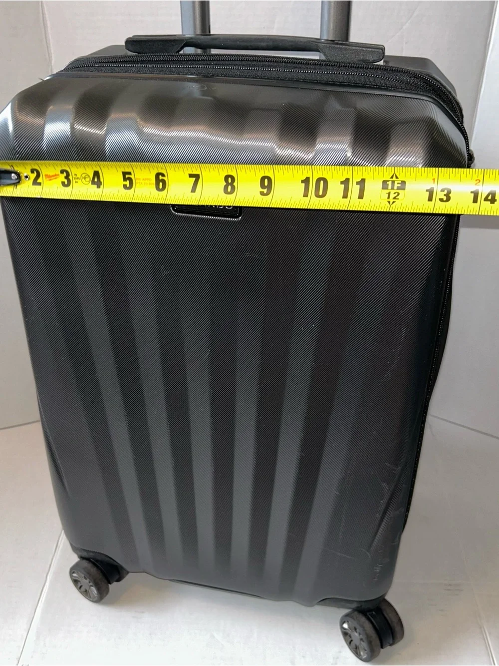 Ricardo Hard Shell Carry-On Luggage in Gunmetal Gray